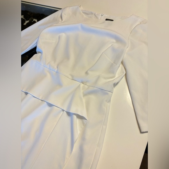 Vince Camuto Dresses & Skirts - Vince Camuto- Elegant White Dress